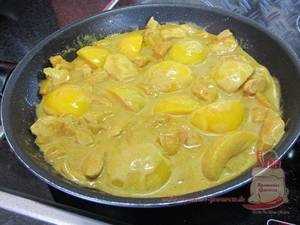 Hähnchenfilet mit Curry indisch und Pfirsich